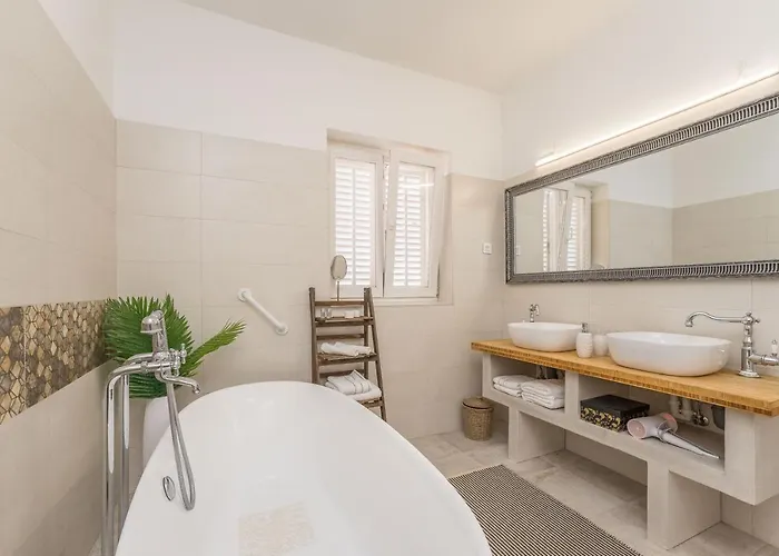 Luxury Aenona