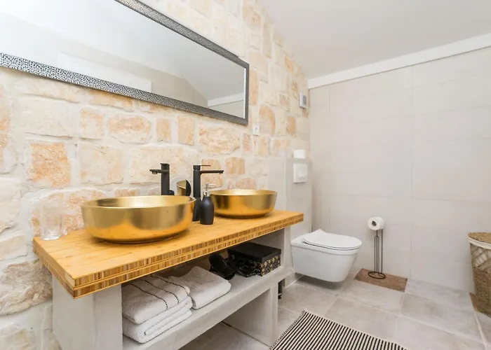 Luxury Aenona Villa